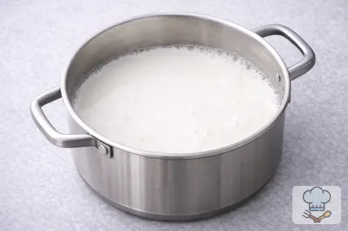 Фото 2-го шага: Молочный суп с вермишелью