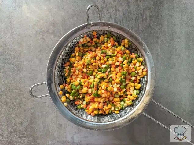 Фото 1-го шага: Гороховый суп с жареным беконом