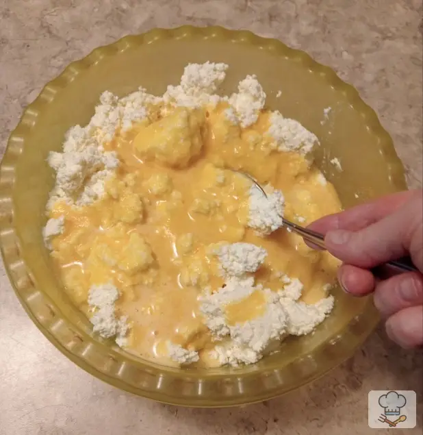 Фото 4-го шага: Сырники ванильные со сметаной