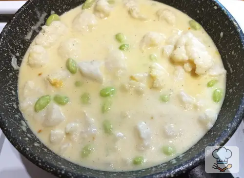 Фото 6-го шага: Цветная капуста в сливочно-сырном соусе с эдамаме