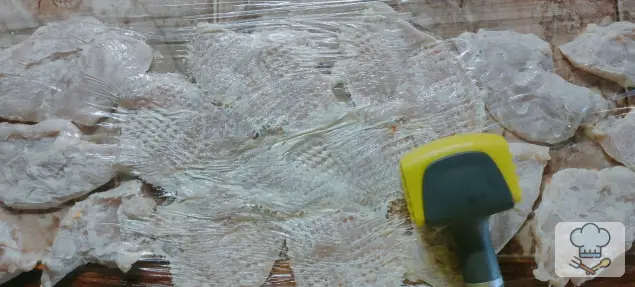 Фото 5-го шага: Куриные отбивные из филе грудки на сковороде