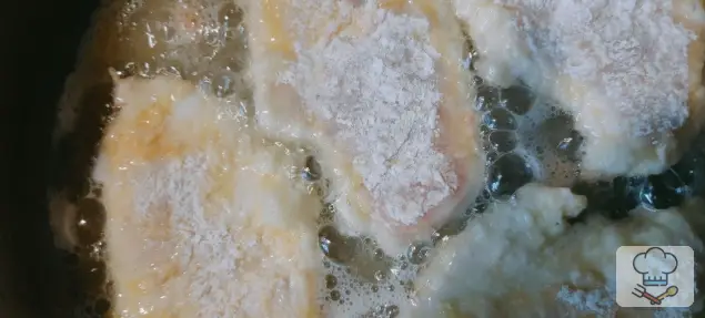 Фото 7-го шага: Куриные отбивные из филе грудки на сковороде