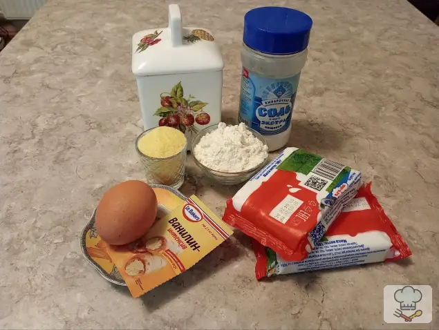 Фото 1-го шага: Сырники ванильные со сметаной