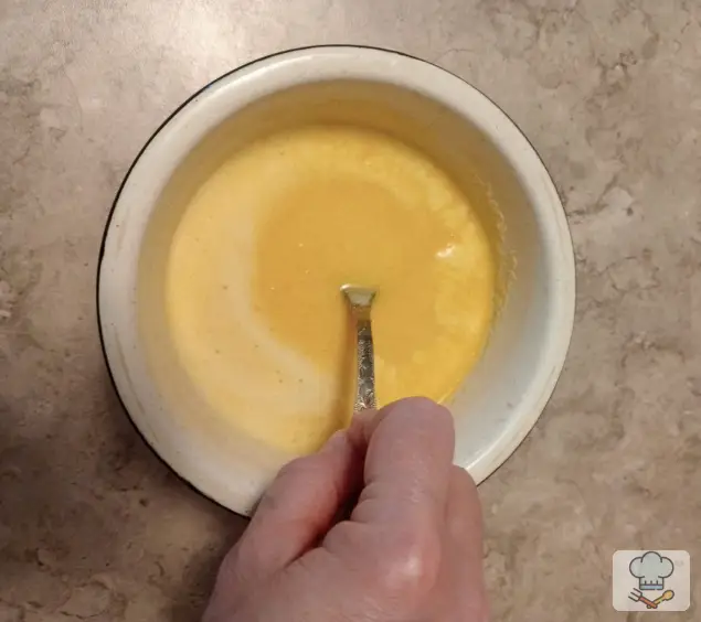 Фото 2-го шага: Сырники ванильные со сметаной