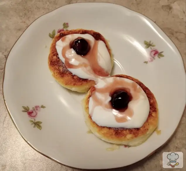 Фото 5-го шага: Сырники ванильные со сметаной